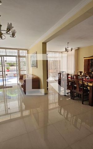 Casa à venda com 300m², 4 quartos e 4 vagasSala 1
