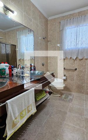 Casa à venda com 300m², 4 quartos e 4 vagasBanheiro da Suíte