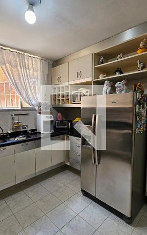 Casa à venda com 300m², 4 quartos e 4 vagasCozinha - Armários