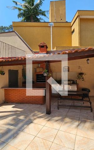 Casa à venda com 300m², 4 quartos e 4 vagasChurrasqueira