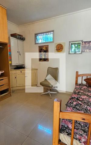 Casa à venda com 300m², 4 quartos e 4 vagasQuarto de Serviço