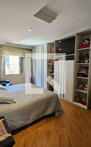 Casa à venda com 300m², 4 quartos e 4 vagasSuíte 1