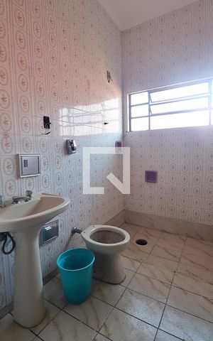 Casa à venda com 60m², 2 quartos e 2 vagasBanheiro