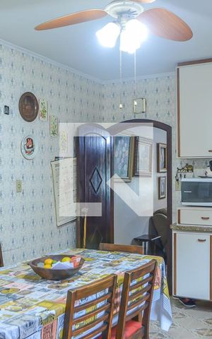 Casa à venda com 239m², 4 quartos e 2 vagas Casa à venda com 239m², 4 quartos e 2 vagasCozinha