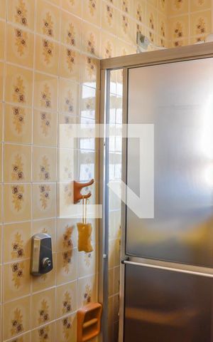 Casa à venda com 239m², 4 quartos e 2 vagas Casa à venda com 239m², 4 quartos e 2 vagasBanheiro