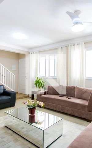 Casa à venda com 182m², 3 quartos e 4 vagasSala