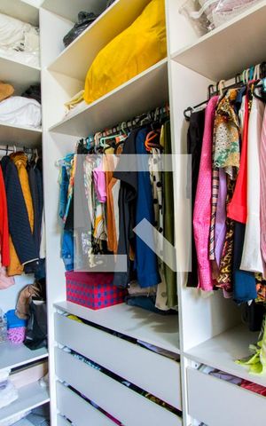 Casa à venda com 182m², 3 quartos e 4 vagasCloset do quarto 1