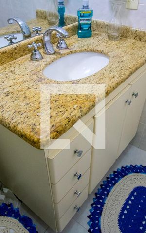 Casa à venda com 182m², 3 quartos e 4 vagasBanheiro do quarto 3