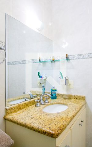 Casa à venda com 182m², 3 quartos e 4 vagasBanheiro do quarto 3