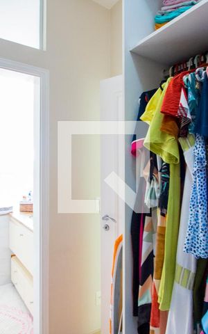 Casa à venda com 182m², 3 quartos e 4 vagasCloset do quarto 1