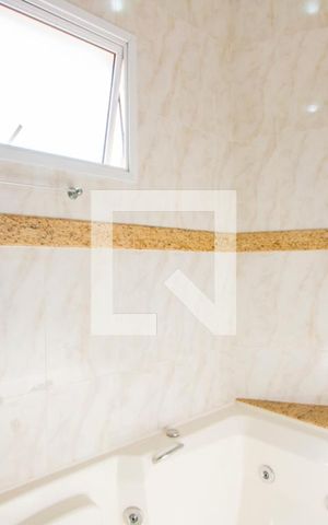 Casa à venda com 182m², 3 quartos e 4 vagasBanheiro do quarto 1