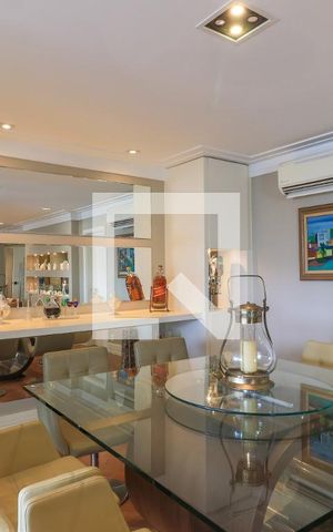 Apartamento à venda com 205m², 3 quartos e 4 vagas Apartamento à venda com 205m², 3 quartos e 4 vagasSala