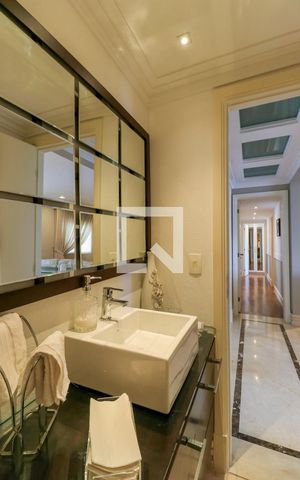 Apartamento à venda com 205m², 3 quartos e 4 vagas Apartamento à venda com 205m², 3 quartos e 4 vagasLavabo