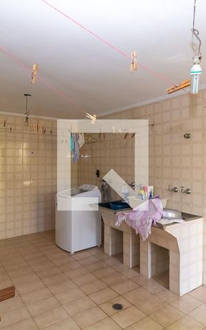 Casa à venda com 285m², 4 quartos e 3 vagas Casa à venda com 285m², 4 quartos e 3 vagasÁrea de Serviço