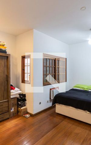 Casa à venda com 250m², 5 quartos e 1 vagaSuíte 2 (segunda andar)