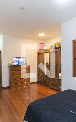 Casa à venda com 250m², 5 quartos e 1 vagaSuíte 2 (segunda andar)