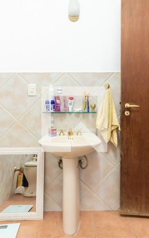 Casa à venda com 250m², 5 quartos e 1 vagaBanheiro Suíte 2 (segunda andar)