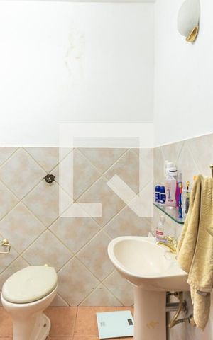 Casa à venda com 250m², 5 quartos e 1 vagaBanheiro Suíte 2 (segunda andar)