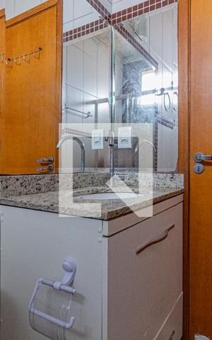 Casa de condomínio à venda com 58m², 2 quartos e 1 vaga Casa de condomínio à venda com 58m², 2 quartos e 1 vagaBanheiro
