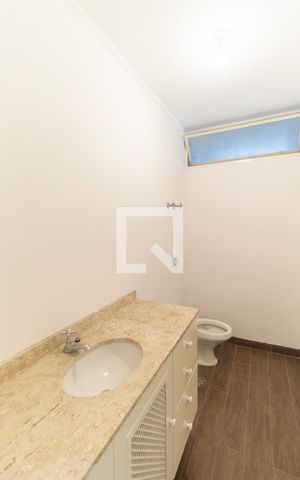 Apartamento à venda com 300m², 3 quartos e 2 vagas Apartamento à venda com 300m², 3 quartos e 2 vagasLavabo