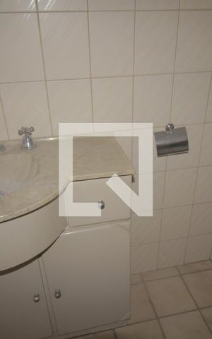 Casa à venda com 260m², 5 quartos e 4 vagasBanheiro 1 casa 2