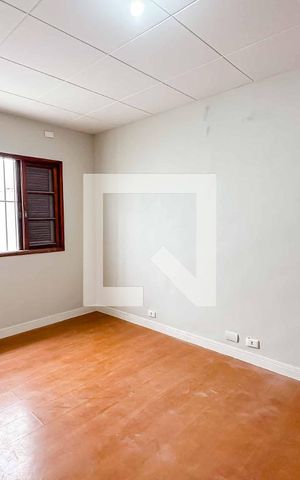 Casa à venda com 300m², 4 quartos e 3 vagas Casa à venda com 300m², 4 quartos e 3 vagasQuarto 1