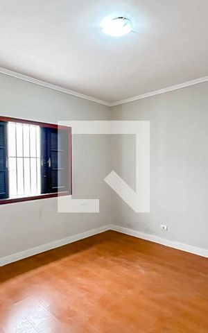 Casa à venda com 300m², 4 quartos e 3 vagas Casa à venda com 300m², 4 quartos e 3 vagasQuarto 2