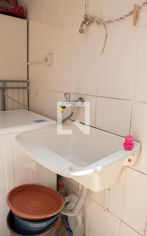 Casa de condomínio à venda com 74m², 2 quartos e 1 vagaÁrea de Serviço