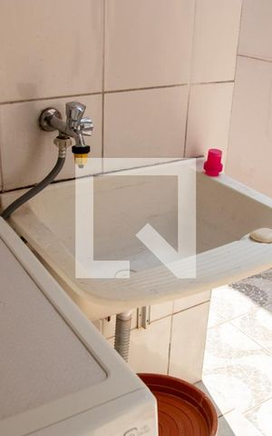 Casa de condomínio à venda com 74m², 2 quartos e 1 vagaÁrea de Serviço