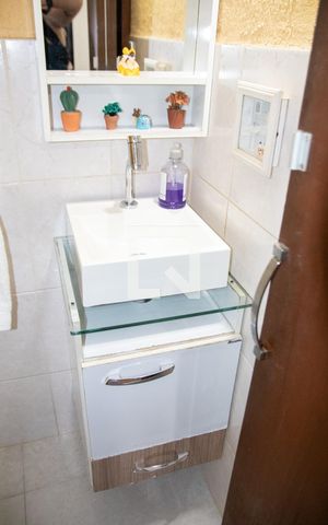 Casa de condomínio à venda com 74m², 2 quartos e 1 vagaBanheiro 3