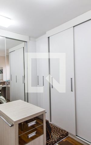 Casa de condomínio à venda com 530m², 4 quartos e 6 vagas Casa de condomínio à venda com 530m², 4 quartos e 6 vagasCloset da suíte master