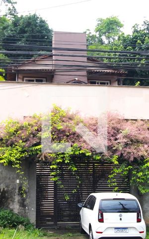 Casa de condomínio à venda com 500m², 4 quartos e 5 vagasFachada