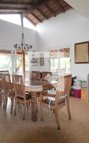 Casa de condomínio à venda com 500m², 4 quartos e 5 vagasSala