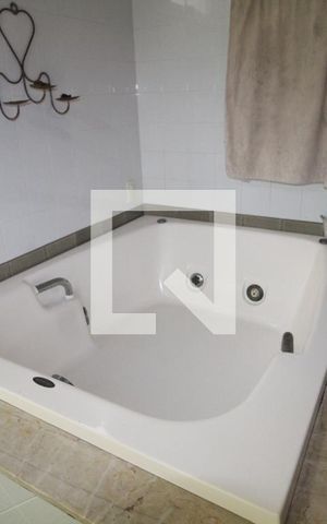 Casa de condomínio à venda com 500m², 4 quartos e 5 vagasBanheiro da Suíte 3