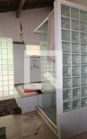 Casa de condomínio à venda com 500m², 4 quartos e 5 vagasBanheiro da Suíte 3