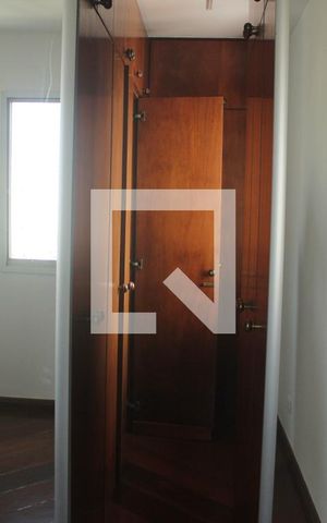 Apartamento à venda com 130m², 3 quartos e 2 vagasCloset da suíte 1