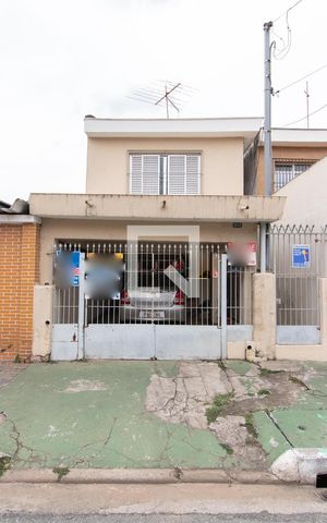 Casa à venda com 150m², 3 quartos e 1 vaga Casa à venda com 150m², 3 quartos e 1 vagaFachada