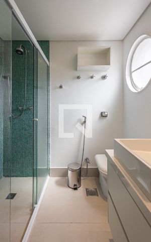 Apartamento para alugar com 126m², 2 quartos e 1 vaga Apartamento para alugar com 126m², 2 quartos e 1 vagaBanheiro da Suíte 1