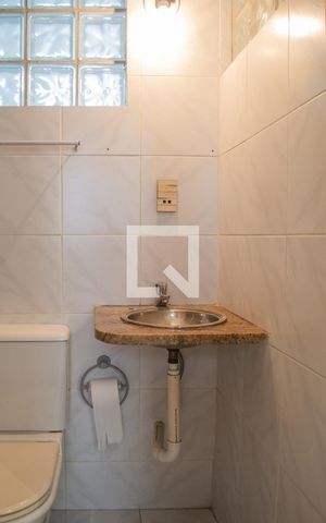 Apartamento à venda com 140m², 3 quartos e sem vaga Apartamento à venda com 140m², 3 quartos e sem vagaÁrea de serviço banheiro