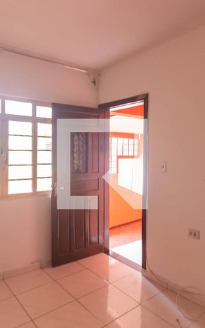 Casa à venda com 70m², 4 quartos e 4 vagas Casa à venda com 70m², 4 quartos e 4 vagasSala