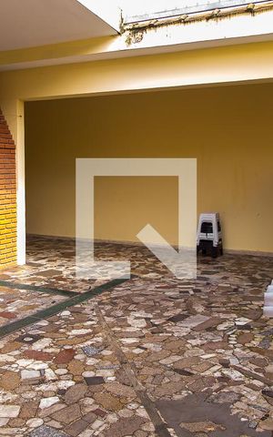 Casa à venda com 100m², 2 quartos e 4 vagas Casa à venda com 100m², 2 quartos e 4 vagasÁrea de Serviço