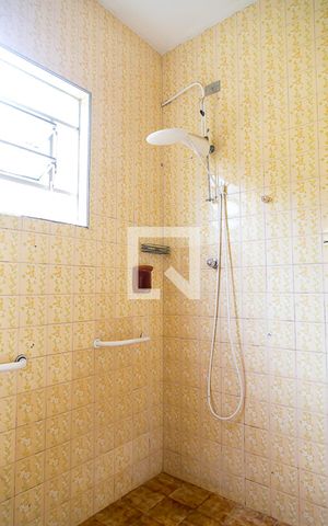 Casa à venda com 100m², 2 quartos e 4 vagas Casa à venda com 100m², 2 quartos e 4 vagasBanheiro