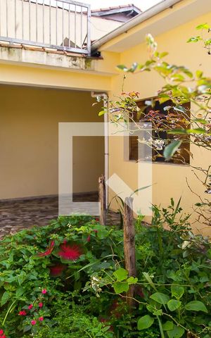 Casa à venda com 100m², 2 quartos e 4 vagas Casa à venda com 100m², 2 quartos e 4 vagasJardim