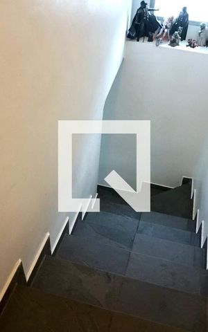 Casa à venda com 115m², 3 quartos e 2 vagas Casa à venda com 115m², 3 quartos e 2 vagasEscada