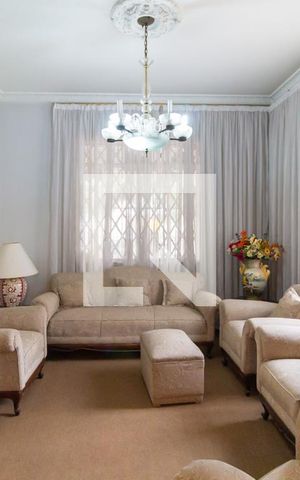 Casa para alugar com 308m², 5 quartos e 10 vagas Casa para alugar com 308m², 5 quartos e 10 vagasSala