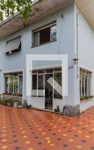 Casa para alugar com 308m², 5 quartos e 10 vagas Casa para alugar com 308m², 5 quartos e 10 vagasFachada