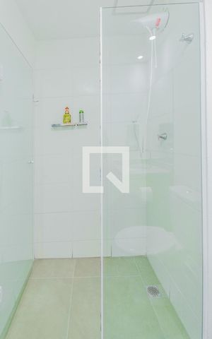 Studio para alugar com 29m², 1 quarto e 1 vaga Studio para alugar com 29m², 1 quarto e 1 vagaBanheiro