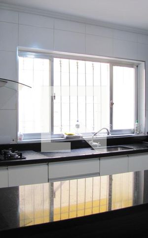 Casa à venda com 230m², 3 quartos e 2 vagasCozinha