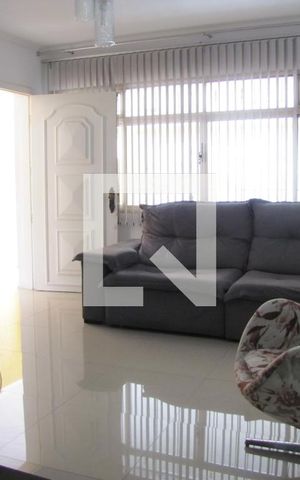 Casa à venda com 230m², 3 quartos e 2 vagasSala