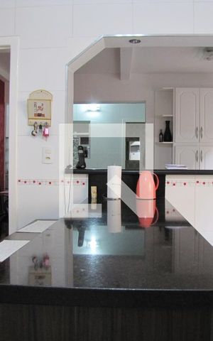 Casa à venda com 230m², 3 quartos e 2 vagasCozinha